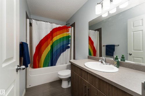 3199 Carpenter Landing Landing, Edmonton, AB - Indoor Photo Showing Bathroom
