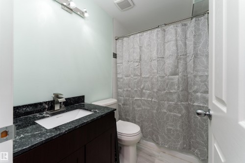3199 Carpenter Landing Landing, Edmonton, AB - Indoor Photo Showing Bathroom