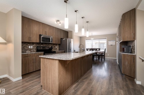 3199 Carpenter Landing Landing, Edmonton, AB - Indoor Photo Showing Kitchen With Upgraded Kitchen