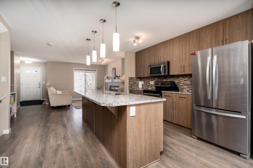 3199 Carpenter Landing Landing, Edmonton, AB - Indoor Photo Showing Kitchen With Upgraded Kitchen
