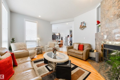 445 Whiston Way, Edmonton, AB - Indoor Photo Showing Living Room