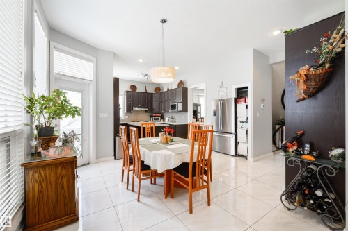 445 Whiston Way, Edmonton, AB - Indoor Photo Showing Dining Room