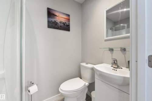 445 Whiston Way, Edmonton, AB - Indoor Photo Showing Bathroom