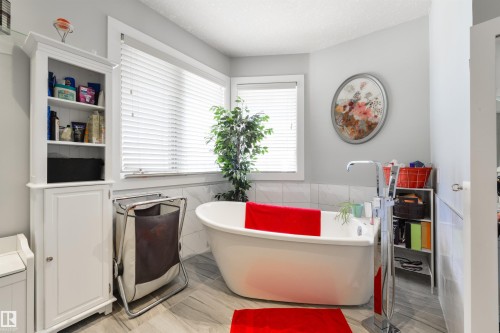 445 Whiston Way, Edmonton, AB - Indoor