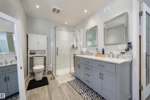 445 Whiston Way, Edmonton, AB - Indoor Photo Showing Bathroom