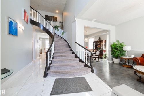 445 Whiston Way, Edmonton, AB - Indoor Photo Showing Other Room