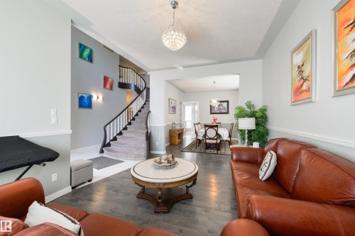 445 Whiston Way, Edmonton, AB - Indoor Photo Showing Living Room