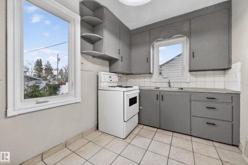 12319 102 Street, Edmonton, AB - Indoor Photo Showing Kitchen