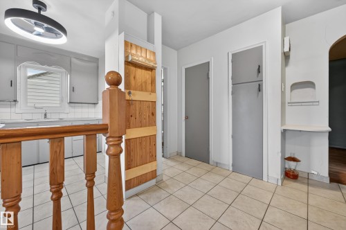 12319 102 Street, Edmonton, AB - Indoor