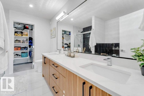 3521 5A Avenue, Edmonton, AB - Indoor Photo Showing Bathroom