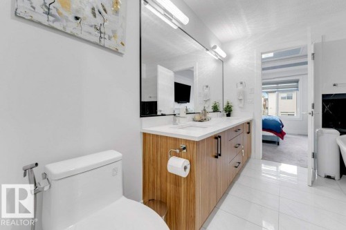 3521 5A Avenue, Edmonton, AB - Indoor Photo Showing Bathroom