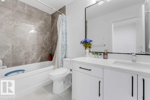3521 5A Avenue, Edmonton, AB - Indoor Photo Showing Bathroom