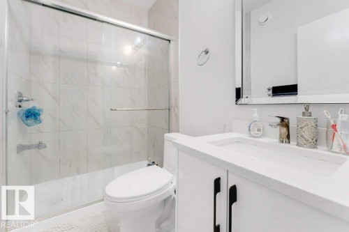 3521 5A Avenue, Edmonton, AB - Indoor Photo Showing Bathroom