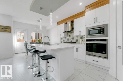 3521 5A Avenue, Edmonton, AB - Indoor Photo Showing Kitchen With Upgraded Kitchen