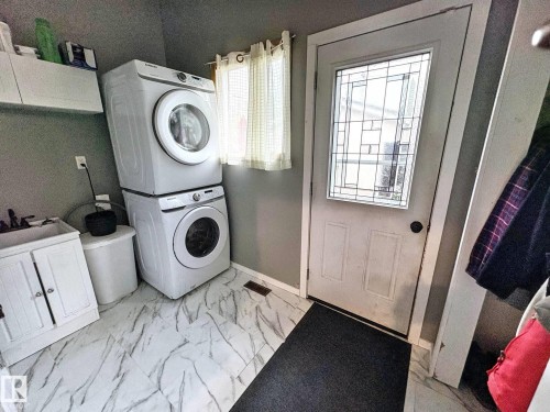 5025 54 Street, Glendon, AB - Indoor Photo Showing Laundry Room