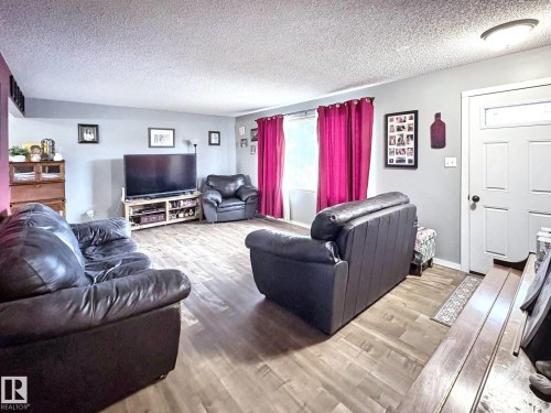 5025 54 Street, Glendon, AB - Indoor Photo Showing Living Room