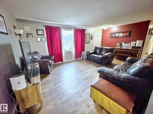 5025 54 Street, Glendon, AB - Indoor Photo Showing Living Room
