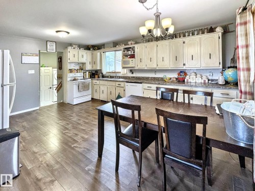 5025 54 Street, Glendon, AB - Indoor