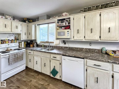 5025 54 Street, Glendon, AB - Indoor Photo Showing Kitchen With Double Sink