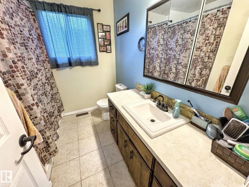5025 54 Street, Glendon, AB - Indoor Photo Showing Bathroom