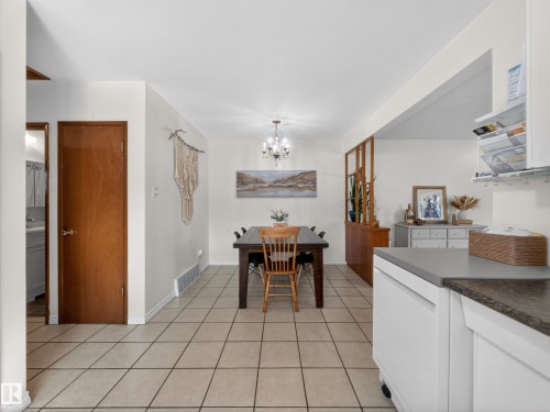 7214 78 Avenue, Edmonton, AB - Indoor Photo Showing Kitchen