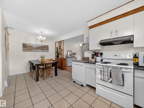 7214 78 Avenue, Edmonton, AB - Indoor Photo Showing Kitchen