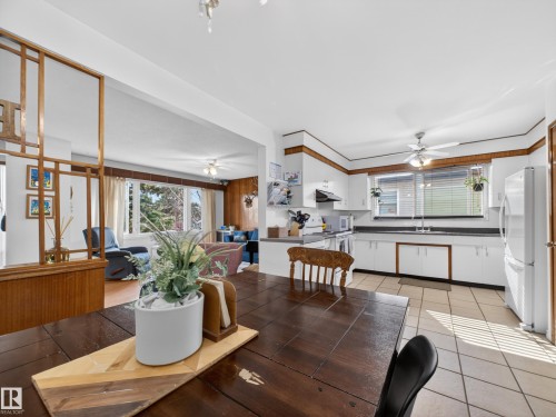 7214 78 Avenue, Edmonton, AB - Indoor Photo Showing Dining Room
