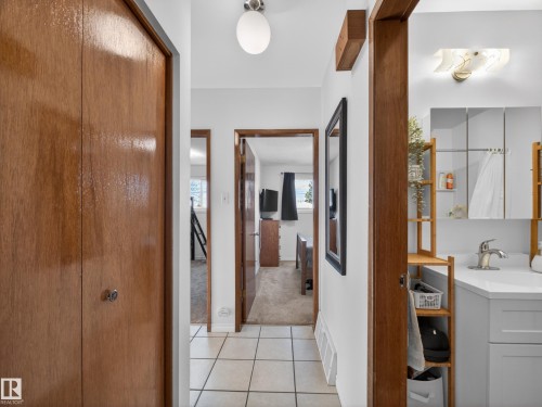 7214 78 Avenue, Edmonton, AB - Indoor Photo Showing Laundry Room
