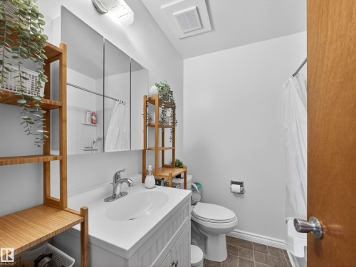 7214 78 Avenue, Edmonton, AB - Indoor Photo Showing Bathroom