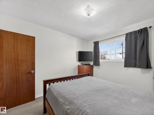7214 78 Avenue, Edmonton, AB - Indoor Photo Showing Bedroom