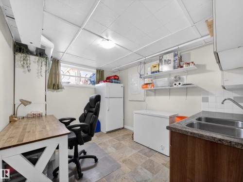 7214 78 Avenue, Edmonton, AB - Indoor