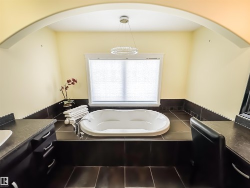 3438 West Landing, Edmonton, AB - Indoor Photo Showing Bathroom