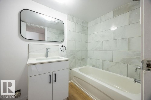 12822 123 Street, Edmonton, AB - Indoor Photo Showing Bathroom