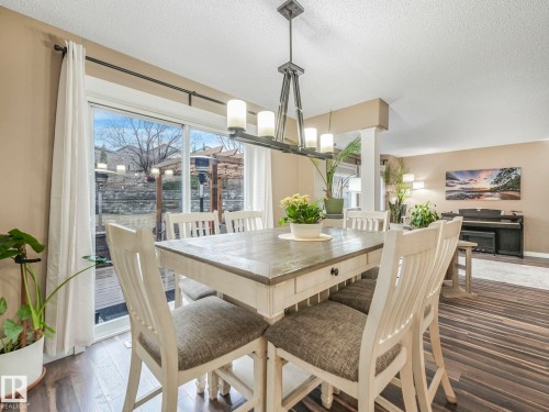 224 Hyndman Crescent, Edmonton, AB - Indoor Photo Showing Dining Room