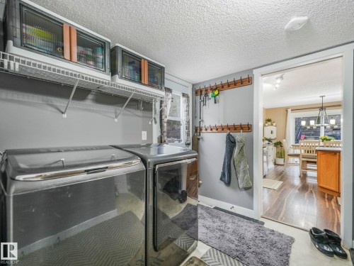224 Hyndman Crescent, Edmonton, AB - Indoor Photo Showing Laundry Room