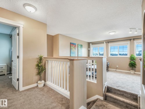 224 Hyndman Crescent, Edmonton, AB - Indoor Photo Showing Other Room