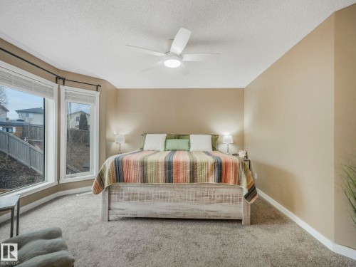 224 Hyndman Crescent, Edmonton, AB - Indoor Photo Showing Bedroom