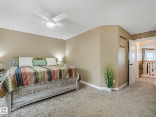 224 Hyndman Crescent, Edmonton, AB - Indoor Photo Showing Bedroom