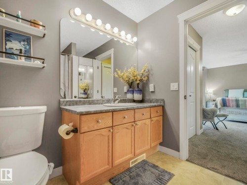 224 Hyndman Crescent, Edmonton, AB - Indoor Photo Showing Bathroom