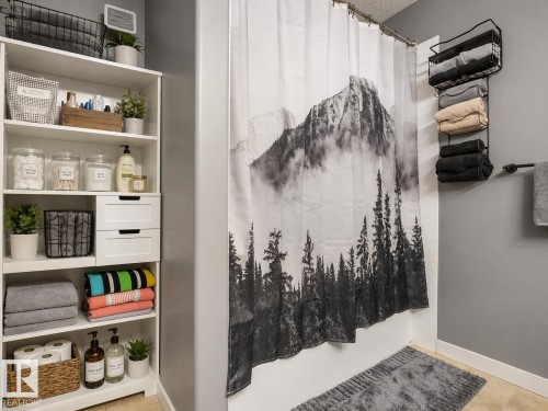 224 Hyndman Crescent, Edmonton, AB - Indoor