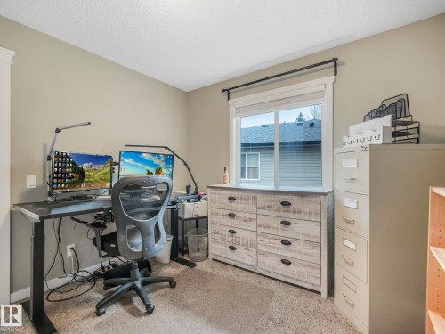 224 Hyndman Crescent, Edmonton, AB - Indoor Photo Showing Other Room
