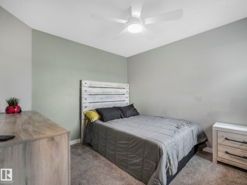 224 Hyndman Crescent, Edmonton, AB - Indoor Photo Showing Bedroom