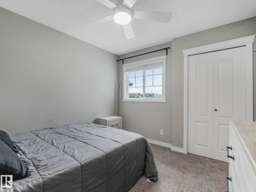 224 Hyndman Crescent, Edmonton, AB - Indoor Photo Showing Bedroom