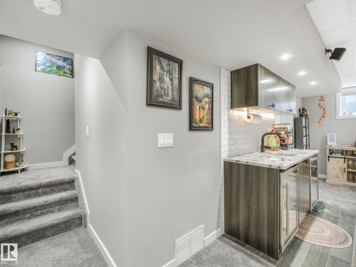 224 Hyndman Crescent, Edmonton, AB - Indoor Photo Showing Other Room