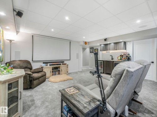 224 Hyndman Crescent, Edmonton, AB - Indoor