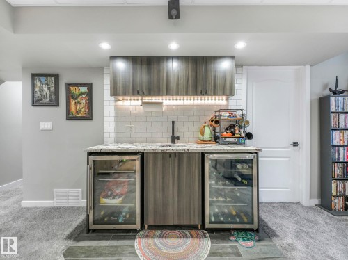 224 Hyndman Crescent, Edmonton, AB - Indoor