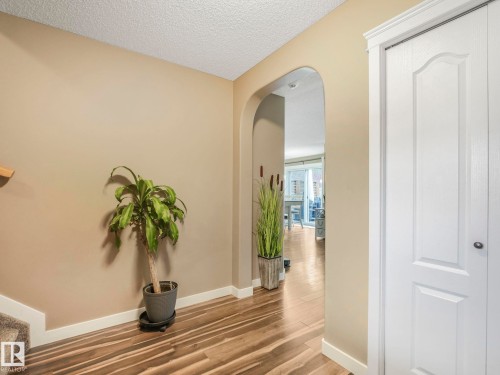 224 Hyndman Crescent, Edmonton, AB - Indoor Photo Showing Other Room