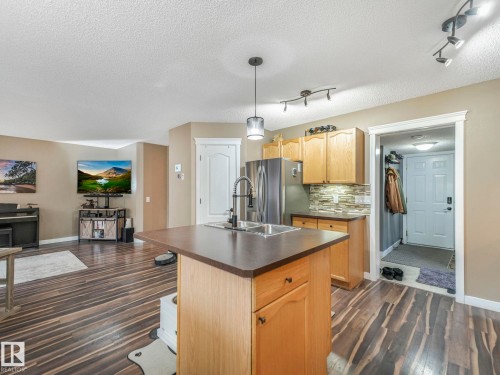 224 Hyndman Crescent, Edmonton, AB - Indoor Photo Showing Kitchen With Double Sink