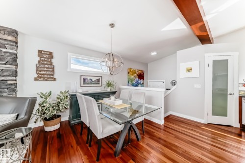 10811 43 Avenue, Edmonton, AB - Indoor Photo Showing Dining Room