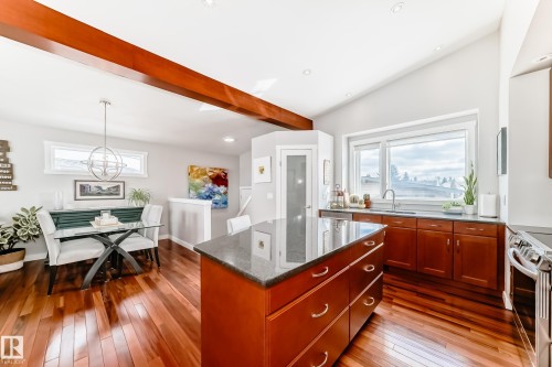 10811 43 Avenue, Edmonton, AB - Indoor
